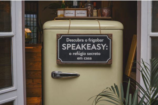 Descubra o Frigobar Speakeasy: O Refúgio Secreto em Casa